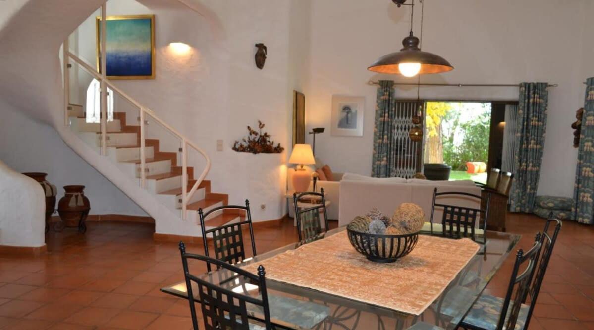 Villa Pinhal- Beautiful Villa Located In Quiet Area Quarteira Extérieur photo