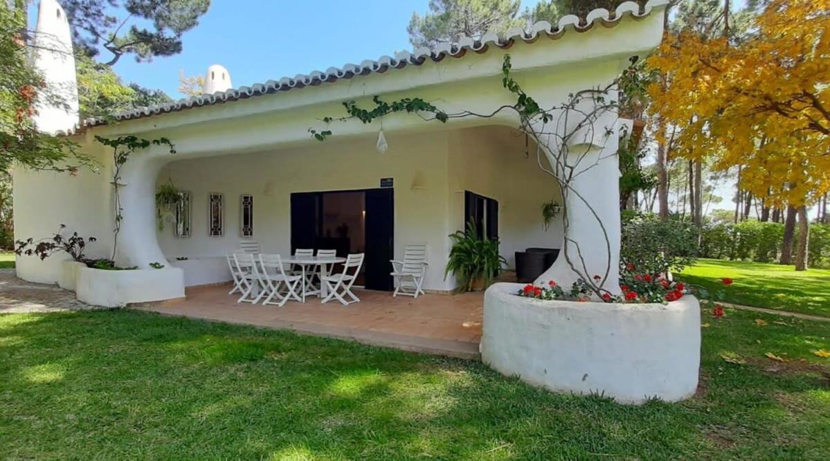 Villa Pinhal- Beautiful Villa Located In Quiet Area Quarteira Extérieur photo